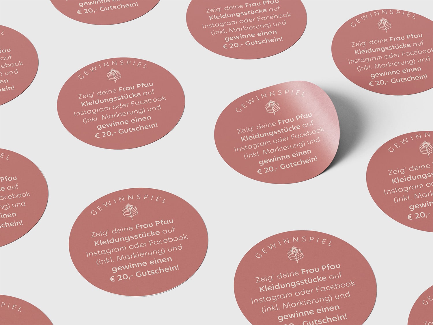 runder, rosaner Sticker mit Ankündigung für Social Media Gewinnspielen von Frau Pfau